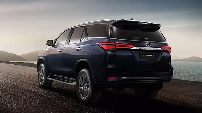 Toyota Fortuner Back